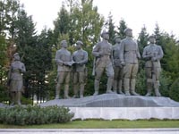 Großmonument am Samji-See am Paektu-San Gebirge